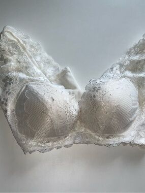 MIA White Lace Underwire Bra with Floral Overlay